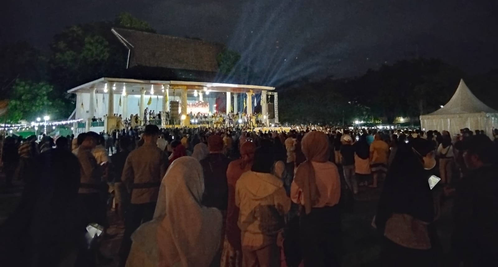 Ribuan Masyarakat Ternate Padati Kampanye Akbar Aliong-Sahril