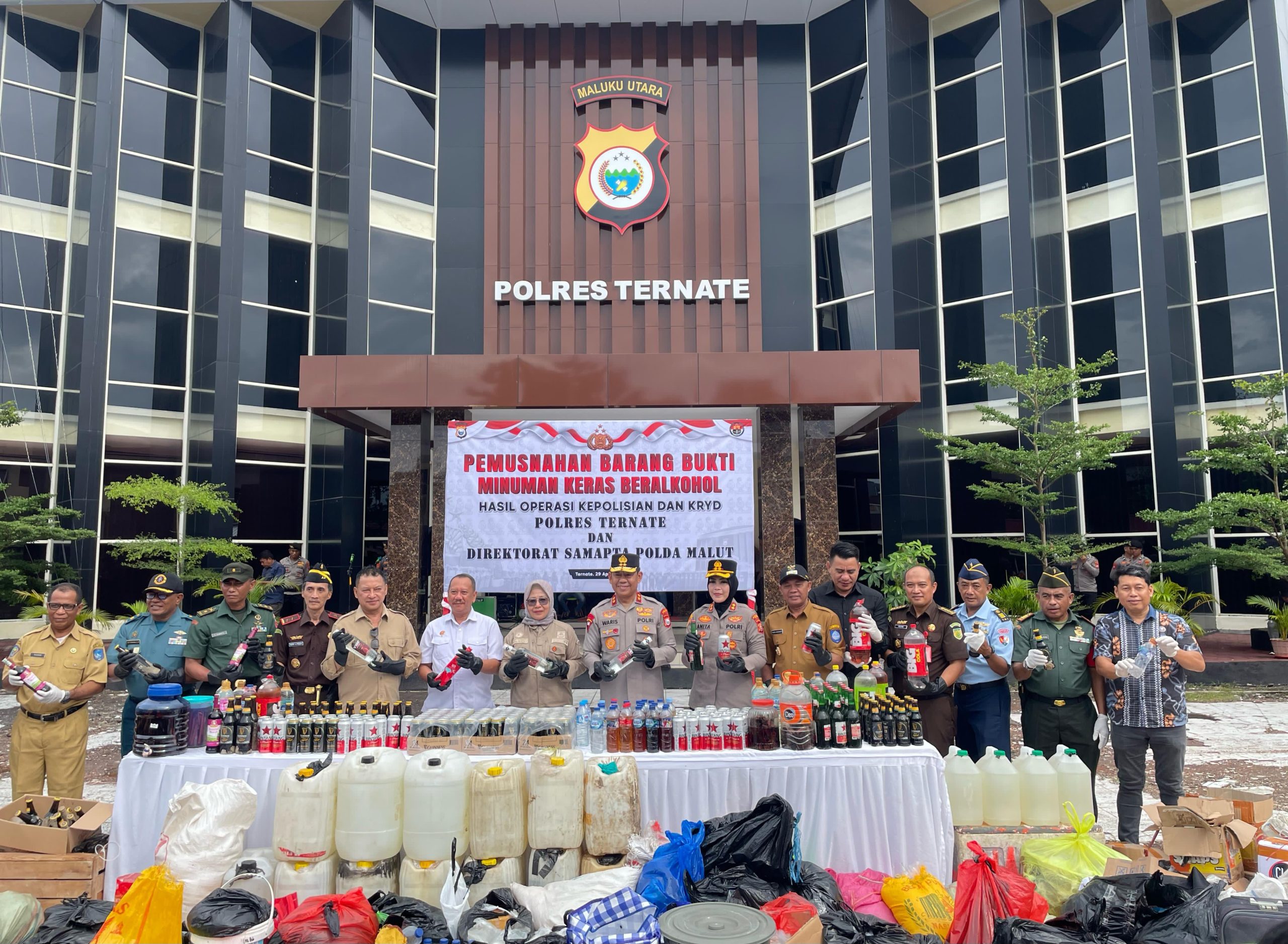 Polda Maluku Utara Musnahkan 7034 Liter Miras 1 Polda Maluku Utara Musnahkan 7034 Liter Miras