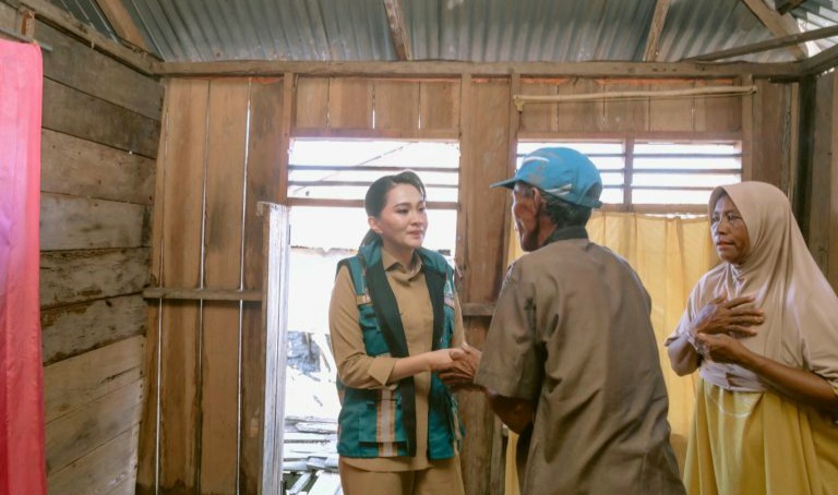 Gubernur Sherly Relokasi 50 Rumah Warga Sidangoli Dehe