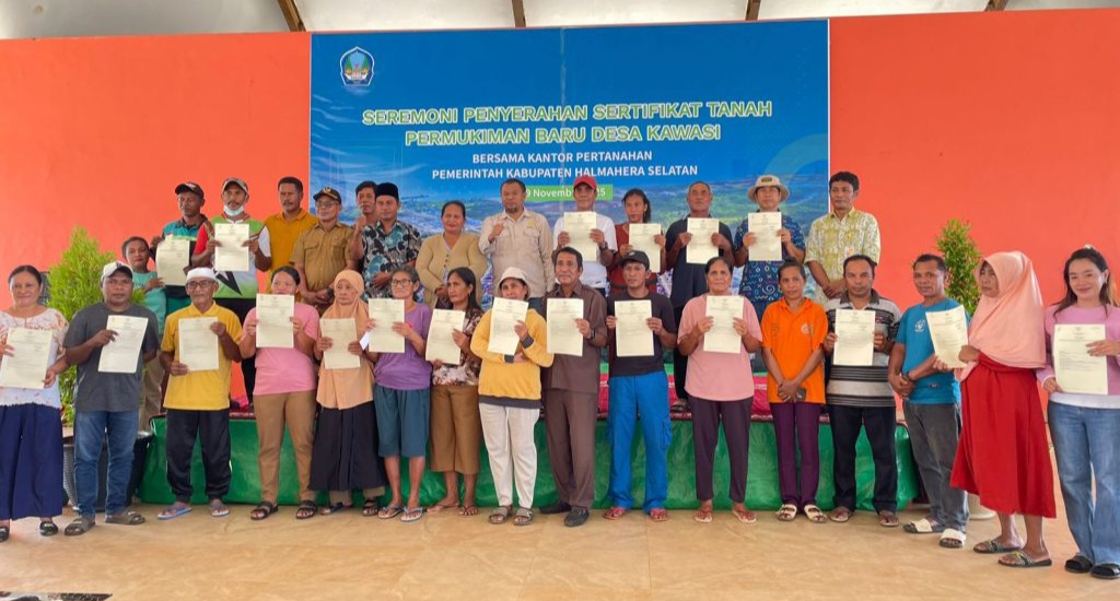 23 Warga Kawasi Baru Terima Sertifikat Rumah