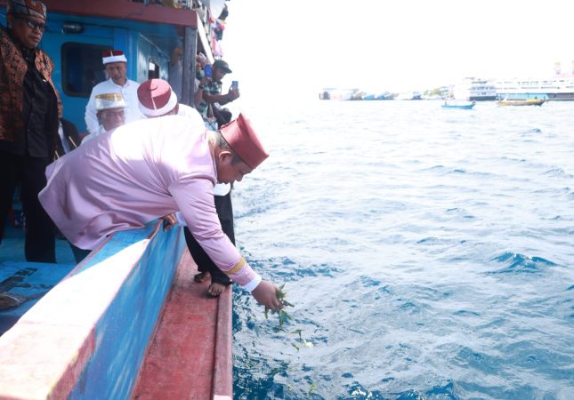 Sekda Ternate dan Kesultanan Kololi Kie Mote Ngolo