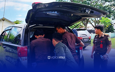 Penyidik Kejari Haltim Amankan 40 Dokumen Kasus Anggaran Fiktif