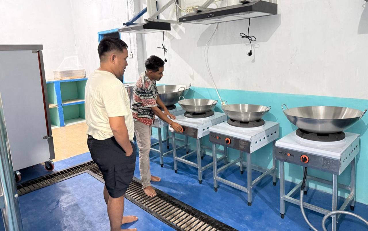 Pakai Kantong Pribadi, Husen Hamid Jadi Satu-satunya Jurnalis yang Danai Dapur MBG 1 Pakai Kantong Pribadi, Hamid Husen Jadi Satu-satunya Jurnalis yang Danai Dapur MBG