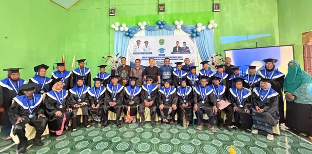 51 Lansia di Halmahera Timur Raih Gelar Sarjana Lansia
