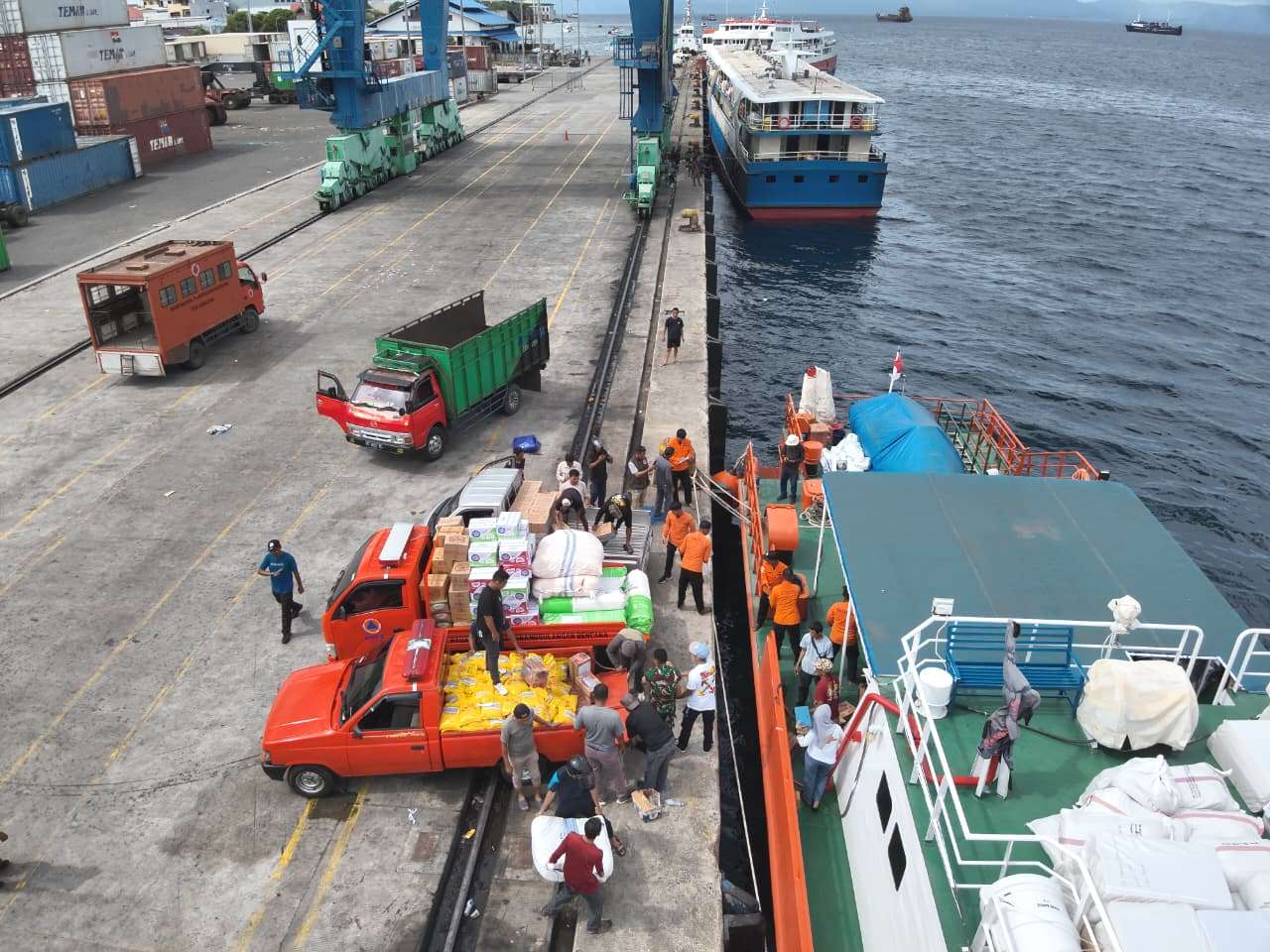 Basarnas Droping Bantuan Pemprov Malut dan Pemkot Ternate Ke Batan Dua 2 Pemprov Maltu dan Pemkot Ternate Droping Logistik Ke Batan Dua