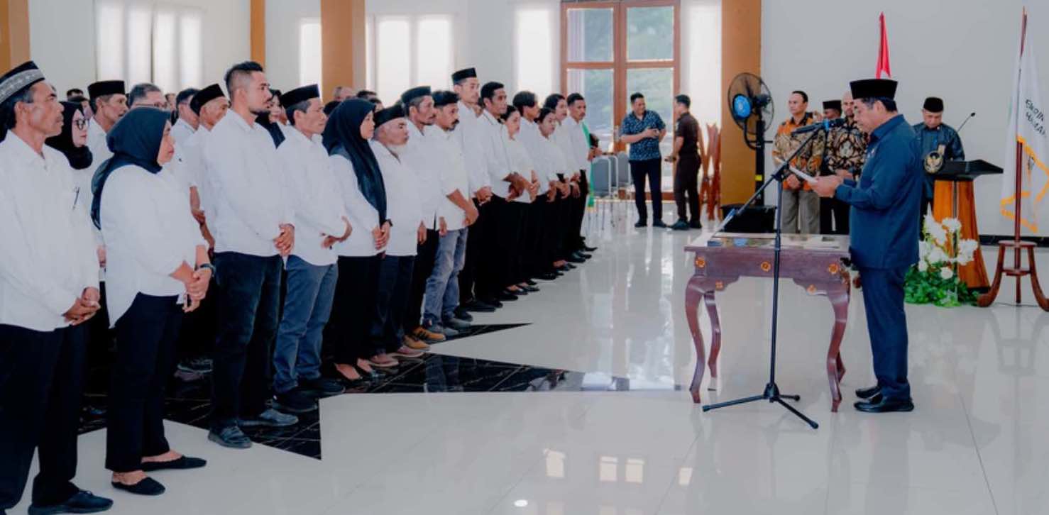 Bupati Ubaid Lantik 235 Anggota BPD: Ingatkan Banyak Baca Regulasi
